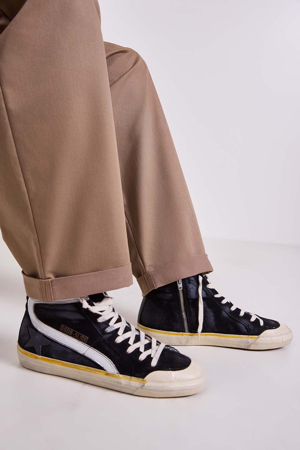 תמונת כל הלוק של סניקרס